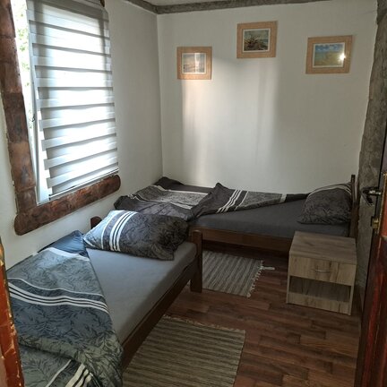 Apartman za izdavanje sa dva nameštena kreveta